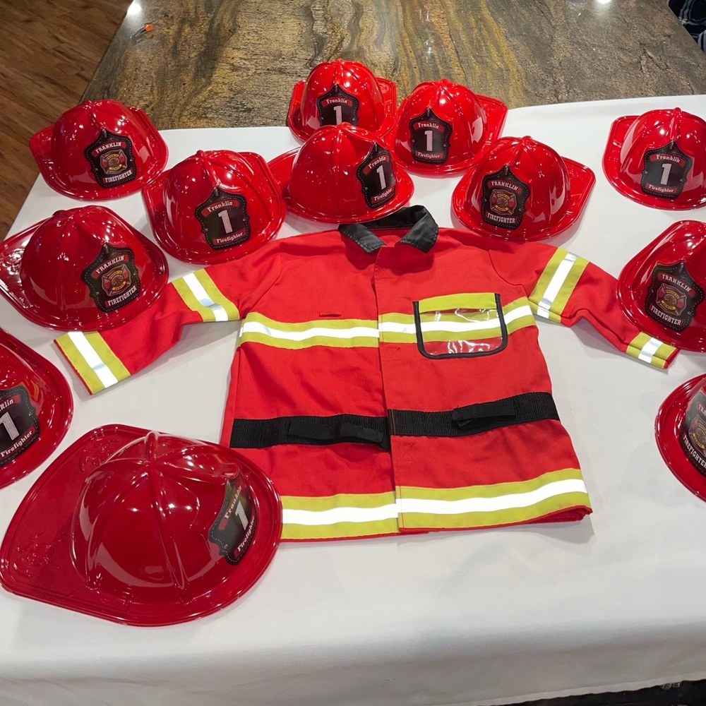 Firefighters jacket & 12 plastic party hats‎